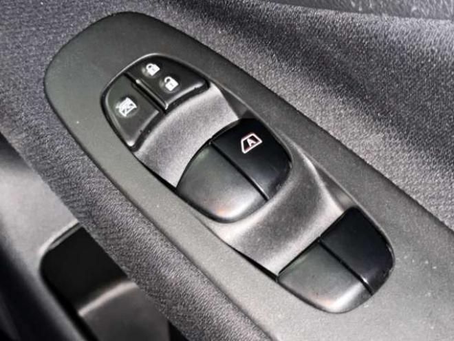 セレナ2.0 ハイウェイスター アドバンストセーフティ パッケージ 4WD　防錆塗装4WDTVナビBカメ後席モニタ 2000