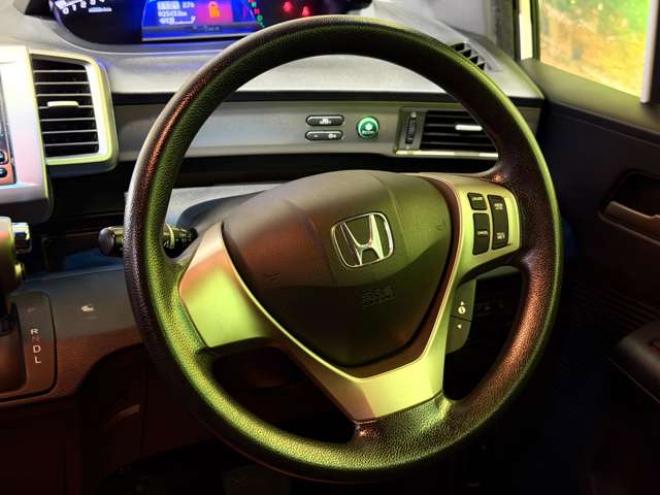 フリードスパイクハイブリッド1.5 ジャストセレクション　防錆塗装キーレスドラレコCD積込タイヤ 2WD 1500