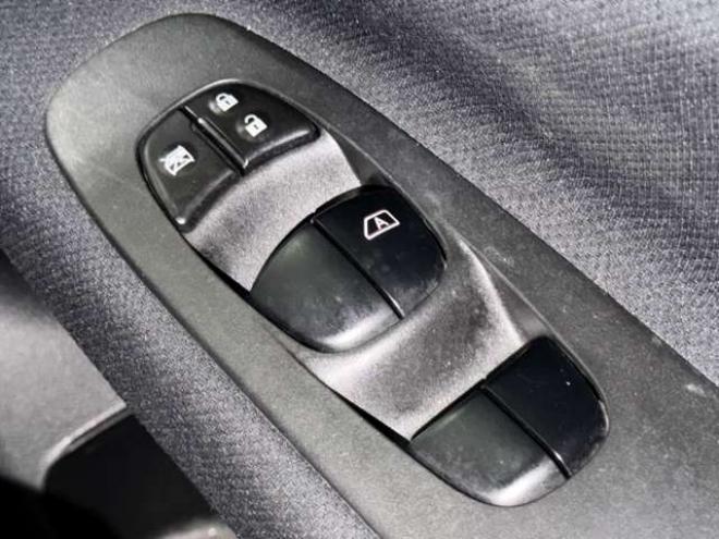 セレナ2.0 ハイウェイスター アドバンストセーフティ パッケージ 4WD　4WDTVナビBカメドラレコエンスタ積込タイヤ 2000
