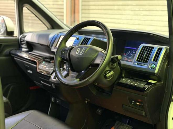 ステップワゴン2.0 スパーダ Z 4WD　防錆塗装4WDTVナビBカメETC 2000