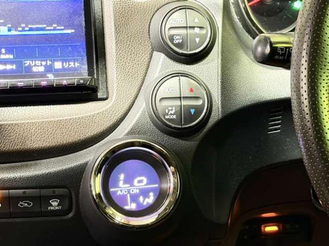 フィットシャトル1.5 15X 4WD　防錆塗装4WDキーレスTVナビETC 1500