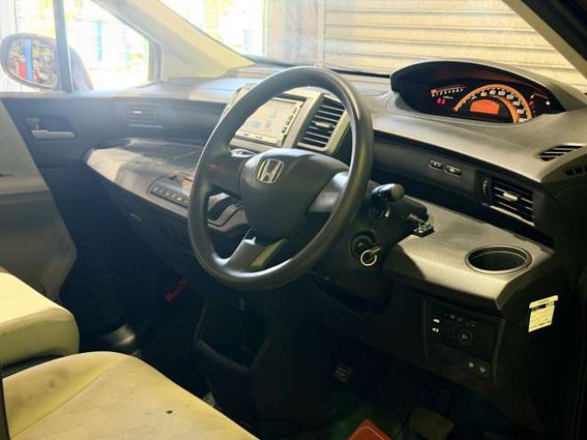 フリード1.5 G Lパッケージ 4WD　4WDTVナビBカメ 1500
