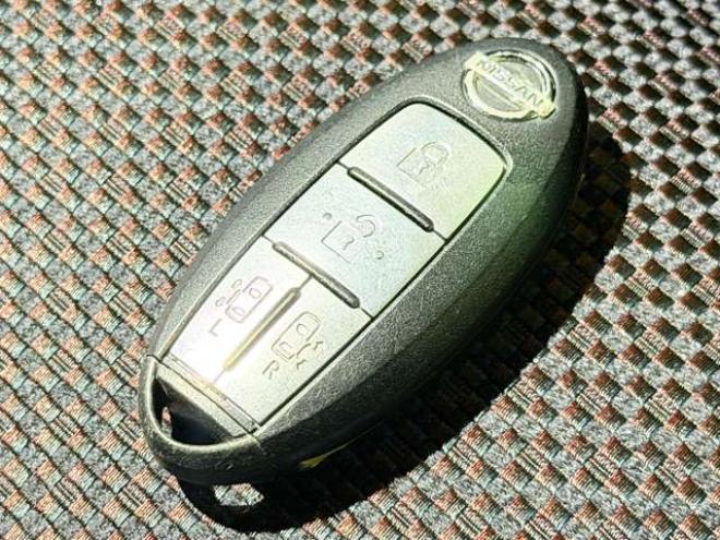 セレナ2.0 ハイウェイスター 4WD　防錆塗装4WDTVナビBカメ後席モニタETC 2000