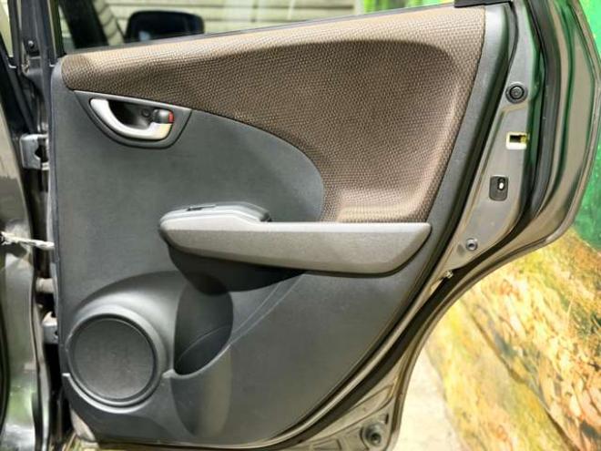フィットシャトルハイブリッド1.3 スマートセレクション　1オナTVナビBカメETC積込タイヤ 2WD 1300