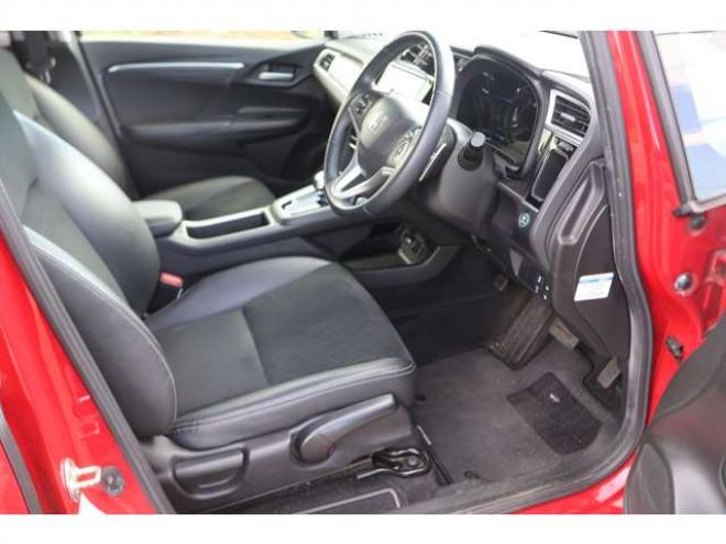 シャトル1.5 ハイブリッド Z 4WD　検R9/1　Bluetooth　パドルシフト　ハーフレザー　TV　バックカメラ 1500