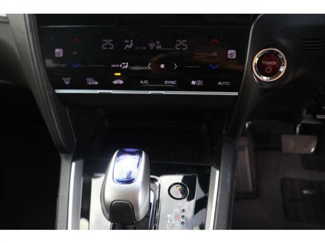 シャトル1.5 ハイブリッド Z 4WD　検R9/1　Bluetooth　パドルシフト　ハーフレザー　TV　バックカメラ 1500