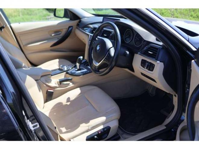 BMW3シリーズツーリング 320i xドライブ ラグジュアリー 4WD　検二年　シートヒーター　バックカメラ　クルコン　ETC　レザーシート 正規輸入車 2000