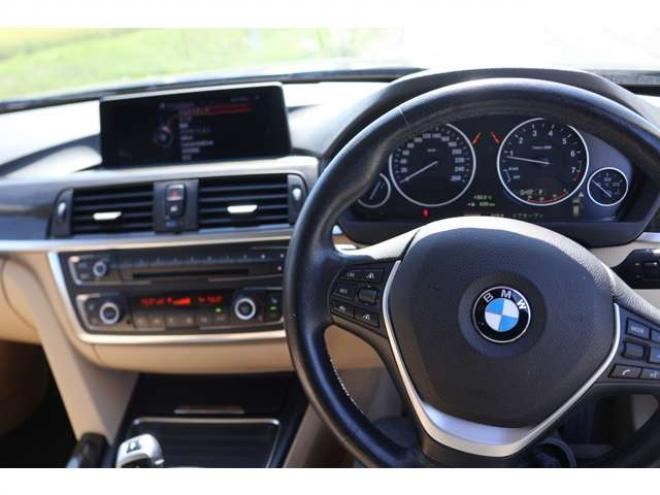 BMW3シリーズツーリング 320i xドライブ ラグジュアリー 4WD　検二年　シートヒーター　バックカメラ　クルコン　ETC　レザーシート 正規輸入車 2000