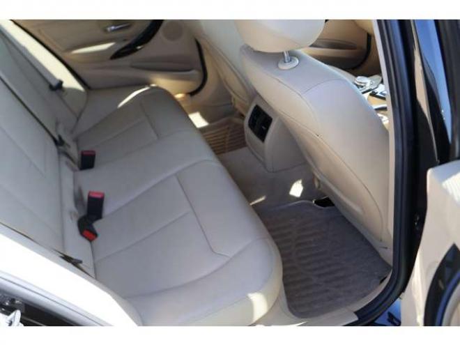 BMW3シリーズツーリング 320i xドライブ ラグジュアリー 4WD　検二年　シートヒーター　バックカメラ　クルコン　ETC　レザーシート 正規輸入車 2000