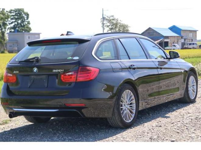 BMW3シリーズツーリング 320i xドライブ ラグジュアリー 4WD　検二年　シートヒーター　バックカメラ　クルコン　ETC　レザーシート 正規輸入車 2000