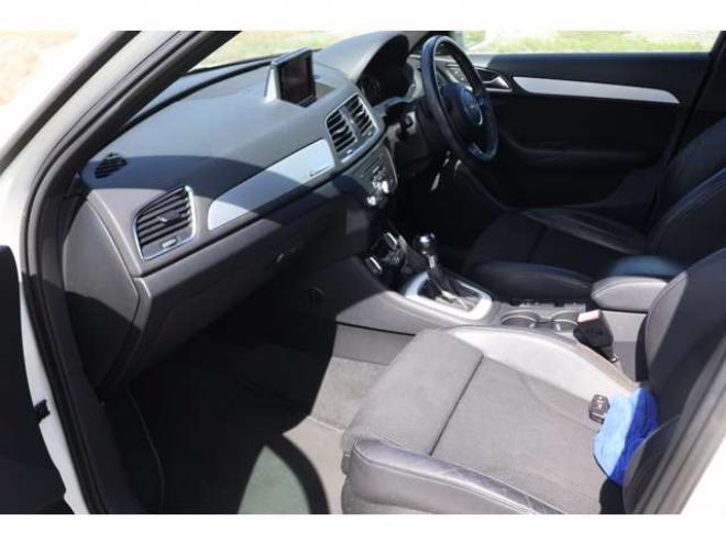 アウディQ3 2.0 TFSI クワトロ 211PS Sラインパッケージ 4WD　検R9/10　TV　バックモニター 正規輸入車 2000