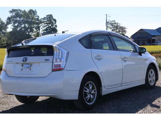 プリウス1.8 S　検二年　ワンオーナー　ETC　バックカメラ　フルセグ　自社　ローンカノウ 2WD 1800