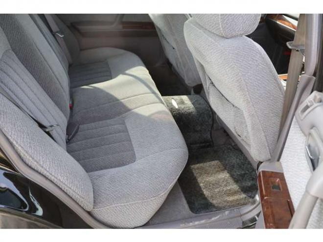 グロリアセダン 2.0 V20Eクラシック　検二年 2WD 2000