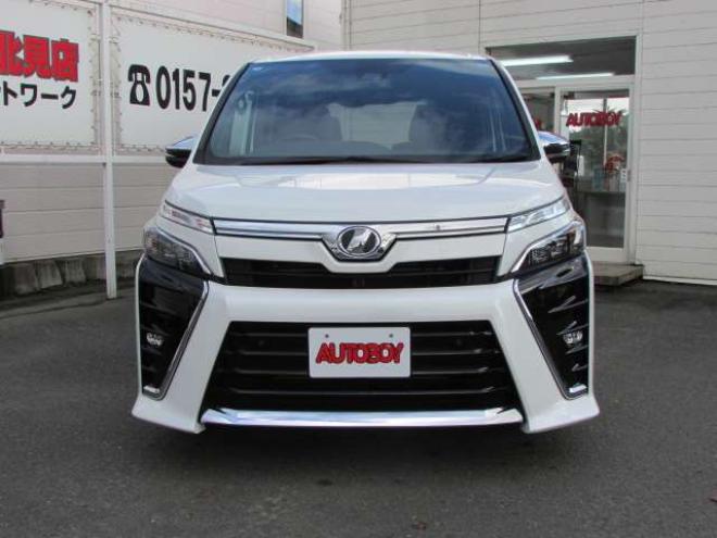 ヴォクシー2.0 ZS 煌II 4WD　純正9インチナビ/フルセグTV/バックカメラ/ビルトインETC/フリップダウンモニター/衝突軽減ブレーキ/LEDヘッドライト・フォグ/スマートキー一体式エンジンスターター/クルーズコントロール/両側パワースライドドア 2000