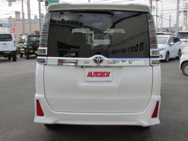 ヴォクシー2.0 ZS 煌II 4WD　純正9インチナビ/フルセグTV/バックカメラ/ビルトインETC/フリップダウンモニター/衝突軽減ブレーキ/LEDヘッドライト・フォグ/スマートキー一体式エンジンスターター/クルーズコントロール/両側パワースライドドア 2000