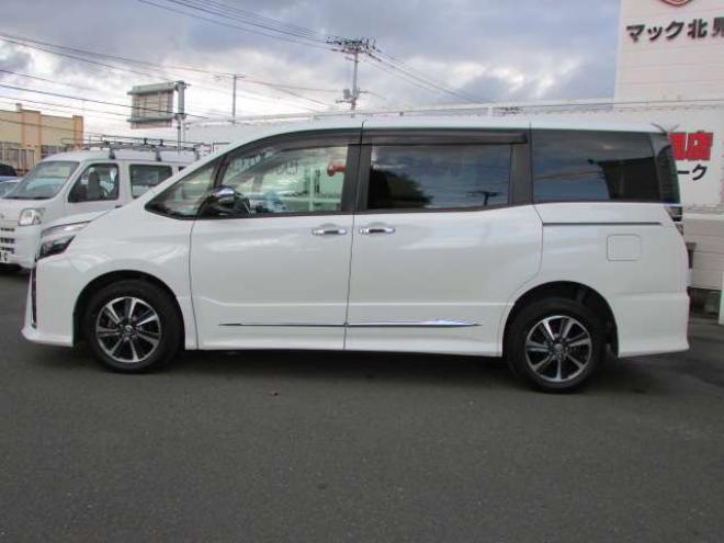 ヴォクシー2.0 ZS 煌II 4WD　純正9インチナビ/フルセグTV/バックカメラ/ビルトインETC/フリップダウンモニター/衝突軽減ブレーキ/LEDヘッドライト・フォグ/スマートキー一体式エンジンスターター/クルーズコントロール/両側パワースライドドア 2000