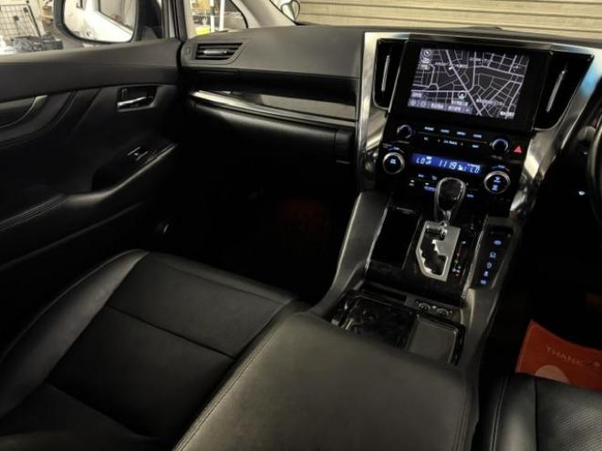 アルファード２．５Ｓ　Ｃパッケージ　本州仕入　寒冷地仕様　禁煙車　デジタルインナーミラー　純正リアフリップダウンモニター　トライブフォース２０インチＡＷ　トヨタセーフティセンス　レーダークルーズ　ブラインドスポット　車線逸脱警報　ＥＴＣ 4WD 2500 5Dr