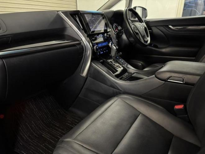 アルファード２．５Ｓ　Ｃパッケージ　本州仕入　寒冷地仕様　禁煙車　デジタルインナーミラー　純正リアフリップダウンモニター　トライブフォース２０インチＡＷ　トヨタセーフティセンス　レーダークルーズ　ブラインドスポット　車線逸脱警報　ＥＴＣ 4WD 2500 5Dr