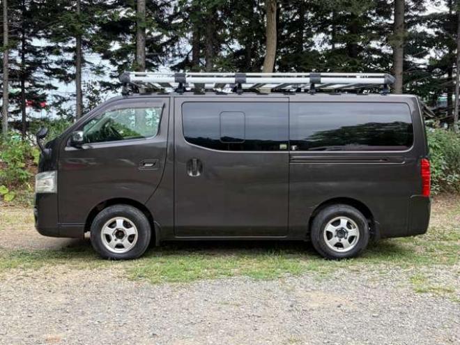 キャラバンNV350 2.5プレミアムGXクロムギアパッケージ バージョンブラック ロングディーゼルターボ4WD　プレミアムGX　クロムギアパッケージ　バージョンブラック　ETC　バックカメラ　ナビ　TV　両側スライドドア　オートライト　電動格納ミラー　AT　ルーフキャリア　アルミホイール 2500