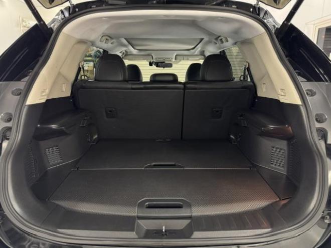 エクストレイル２０Ｘｔ　エマージェンシーブレーキＰＫＧ　本州仕入　禁煙車　寒冷地仕様　パノラミックガラスルーフ　パワーバックドア　全方位アラウンドビューモニター　純正１７インチＡＷ　純正ナビ　フルセグ地デジ　Ｂｌｕｅｔｏｏｔｈ対応　純正ルーフレール　ＥＴＣ 4WD 2000 5Dr