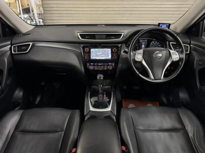 エクストレイル２０Ｘｔ　エマージェンシーブレーキＰＫＧ　本州仕入　禁煙車　寒冷地仕様　パノラミックガラスルーフ　パワーバックドア　全方位アラウンドビューモニター　純正１７インチＡＷ　純正ナビ　フルセグ地デジ　Ｂｌｕｅｔｏｏｔｈ対応　純正ルーフレール　ＥＴＣ 4WD 2000 5Dr