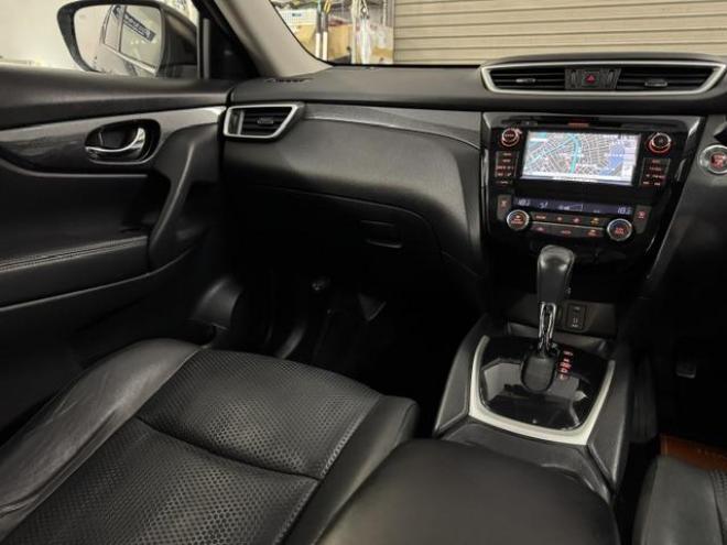 エクストレイル２０Ｘｔ　エマージェンシーブレーキＰＫＧ　本州仕入　禁煙車　寒冷地仕様　パノラミックガラスルーフ　パワーバックドア　全方位アラウンドビューモニター　純正１７インチＡＷ　純正ナビ　フルセグ地デジ　Ｂｌｕｅｔｏｏｔｈ対応　純正ルーフレール　ＥＴＣ 4WD 2000 5Dr
