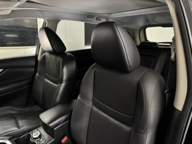 エクストレイル２０Ｘｔ　エマージェンシーブレーキＰＫＧ　本州仕入　禁煙車　寒冷地仕様　パノラミックガラスルーフ　パワーバックドア　全方位アラウンドビューモニター　純正１７インチＡＷ　純正ナビ　フルセグ地デジ　Ｂｌｕｅｔｏｏｔｈ対応　純正ルーフレール　ＥＴＣ 4WD 2000 5Dr