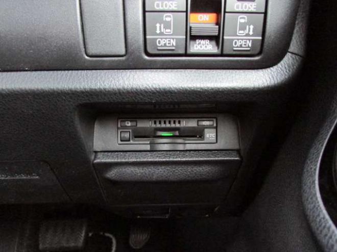 ヴォクシー2.0 ZS 煌II 4WD　純正9インチナビ/フルセグTV/バックカメラ/ビルトインETC/フリップダウンモニター/衝突軽減ブレーキ/LEDヘッドライト・フォグ/スマートキー一体式エンジンスターター/クルーズコントロール/両側パワースライドドア 2000