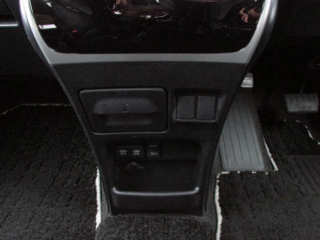 ヴォクシー2.0 ZS 煌II 4WD　純正9インチナビ/フルセグTV/バックカメラ/ビルトインETC/フリップダウンモニター/衝突軽減ブレーキ/LEDヘッドライト・フォグ/スマートキー一体式エンジンスターター/クルーズコントロール/両側パワースライドドア 2000