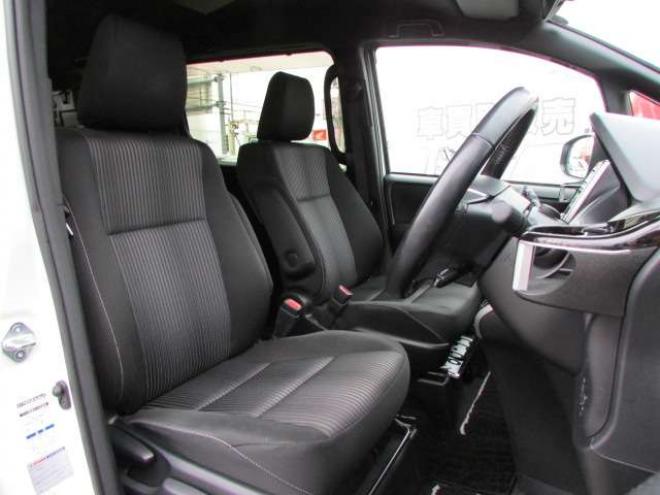 ヴォクシー2.0 ZS 煌II 4WD　純正9インチナビ/フルセグTV/バックカメラ/ビルトインETC/フリップダウンモニター/衝突軽減ブレーキ/LEDヘッドライト・フォグ/スマートキー一体式エンジンスターター/クルーズコントロール/両側パワースライドドア 2000