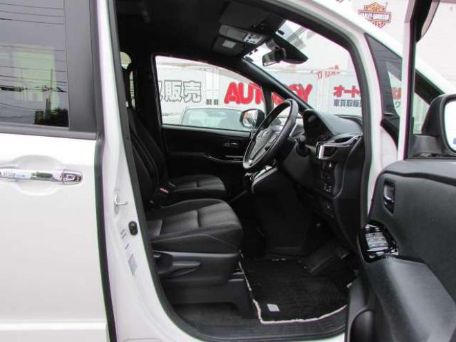 ヴォクシー2.0 ZS 煌II 4WD　純正9インチナビ/フルセグTV/バックカメラ/ビルトインETC/フリップダウンモニター/衝突軽減ブレーキ/LEDヘッドライト・フォグ/スマートキー一体式エンジンスターター/クルーズコントロール/両側パワースライドドア 2000