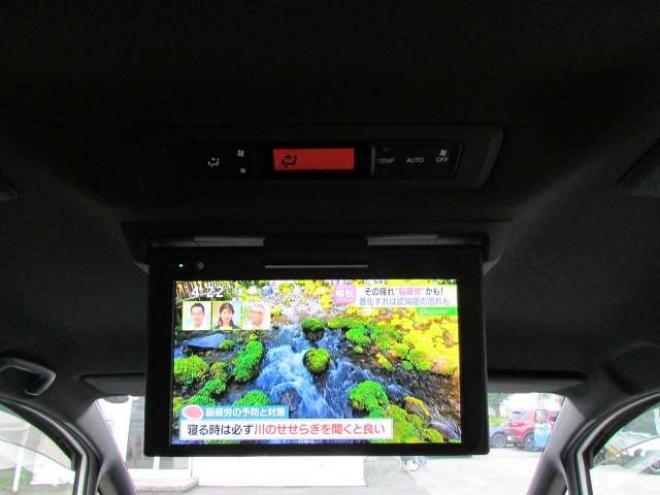 ヴォクシー2.0 ZS 煌II 4WD　純正9インチナビ/フルセグTV/バックカメラ/ビルトインETC/フリップダウンモニター/衝突軽減ブレーキ/LEDヘッドライト・フォグ/スマートキー一体式エンジンスターター/クルーズコントロール/両側パワースライドドア 2000