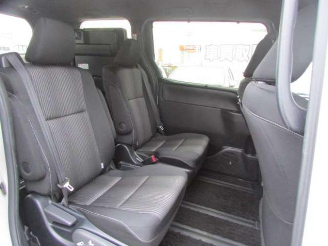 ヴォクシー2.0 ZS 煌II 4WD　純正9インチナビ/フルセグTV/バックカメラ/ビルトインETC/フリップダウンモニター/衝突軽減ブレーキ/LEDヘッドライト・フォグ/スマートキー一体式エンジンスターター/クルーズコントロール/両側パワースライドドア 2000
