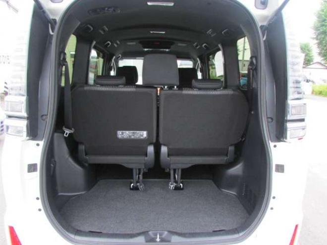 ヴォクシー2.0 ZS 煌II 4WD　純正9インチナビ/フルセグTV/バックカメラ/ビルトインETC/フリップダウンモニター/衝突軽減ブレーキ/LEDヘッドライト・フォグ/スマートキー一体式エンジンスターター/クルーズコントロール/両側パワースライドドア 2000