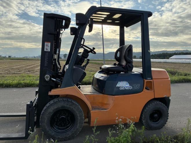 フォークリフトトヨタ 7FD25 2.5トン ディーゼル フルフリー3段マスト サイドシフト