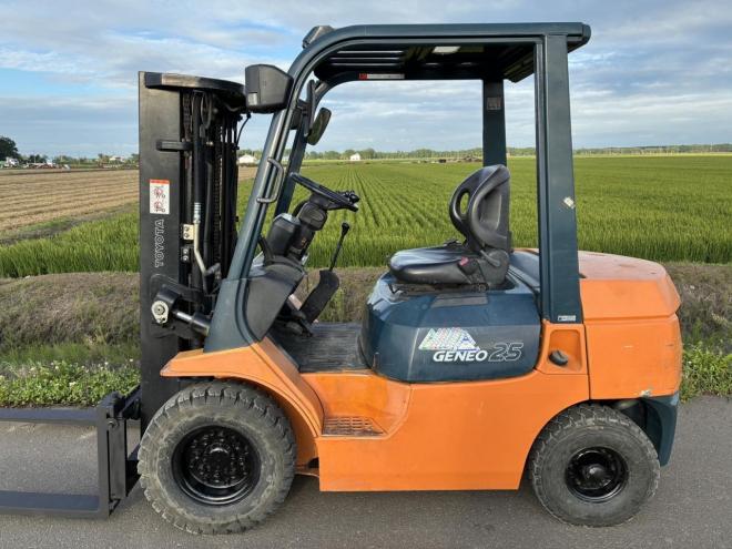 フォークリフトトヨタ 7FD25 2.5トン ディーゼル フルフリー3段マスト サイドシフト