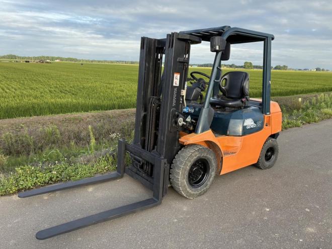 フォークリフトトヨタ 7FD25 2.5トン ディーゼル フルフリー3段マスト サイドシフト
