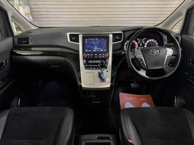 ヴェルファイア３．５Ｚ　ゴールデンアイズⅡ　本州仕入　禁煙車　リアエンターテイメント　プレミアムサウンド　純正リアフリップダウンモニター　全方位カメラ　純正ブラックハーフレザーシート　純正１８インチＡＷ　両側パワースライドドア　パワーバックドア 4WD 3500 5Dr