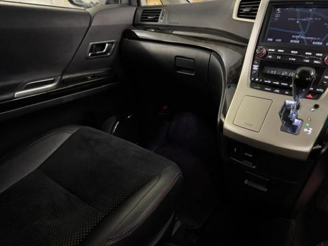 ヴェルファイア３．５Ｚ　ゴールデンアイズⅡ　本州仕入　禁煙車　リアエンターテイメント　プレミアムサウンド　純正リアフリップダウンモニター　全方位カメラ　純正ブラックハーフレザーシート　純正１８インチＡＷ　両側パワースライドドア　パワーバックドア 4WD 3500 5Dr