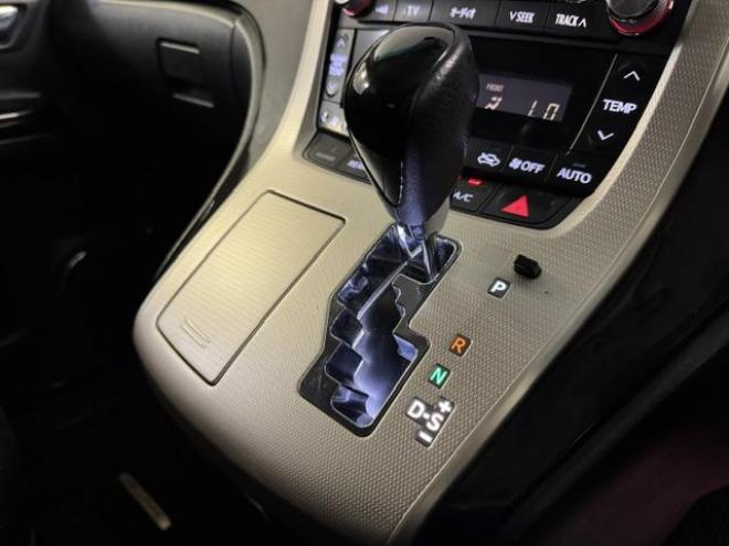 ヴェルファイア３．５Ｚ　ゴールデンアイズⅡ　本州仕入　禁煙車　リアエンターテイメント　プレミアムサウンド　純正リアフリップダウンモニター　全方位カメラ　純正ブラックハーフレザーシート　純正１８インチＡＷ　両側パワースライドドア　パワーバックドア 4WD 3500 5Dr