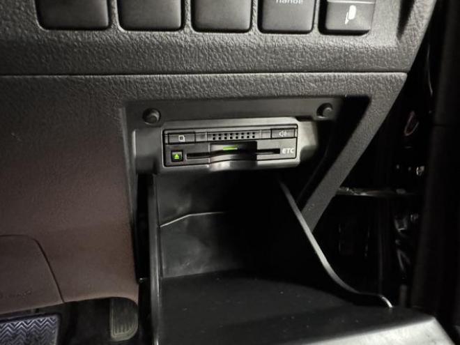 ヴェルファイア３．５Ｚ　ゴールデンアイズⅡ　本州仕入　禁煙車　リアエンターテイメント　プレミアムサウンド　純正リアフリップダウンモニター　全方位カメラ　純正ブラックハーフレザーシート　純正１８インチＡＷ　両側パワースライドドア　パワーバックドア 4WD 3500 5Dr