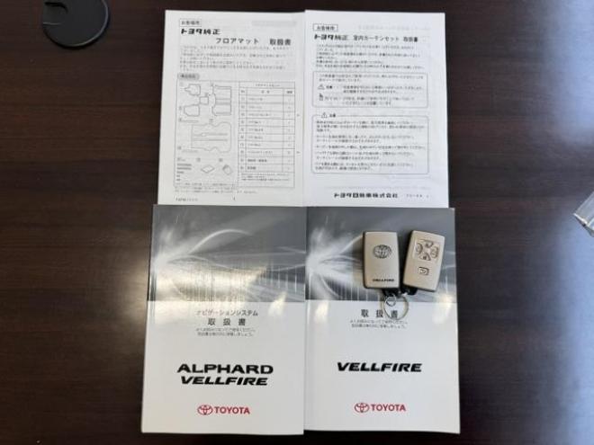 ヴェルファイア３．５Ｚ　ゴールデンアイズⅡ　本州仕入　禁煙車　リアエンターテイメント　プレミアムサウンド　純正リアフリップダウンモニター　全方位カメラ　純正ブラックハーフレザーシート　純正１８インチＡＷ　両側パワースライドドア　パワーバックドア 4WD 3500 5Dr