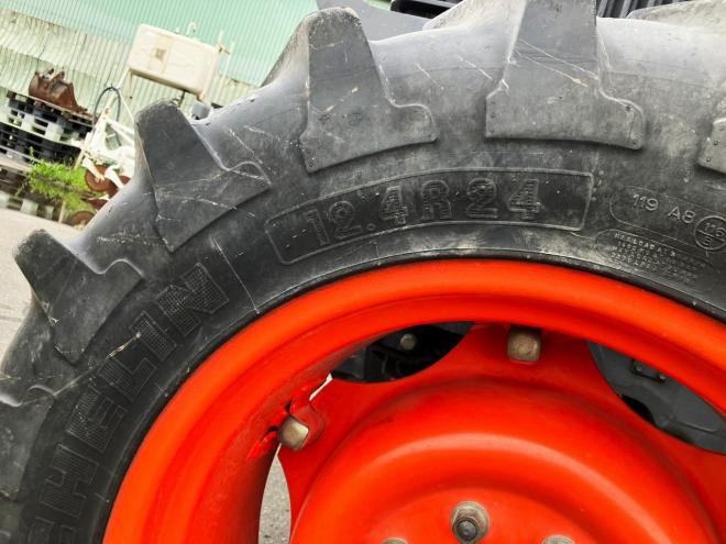 トラクタークボタ　中古　トラクター　M100