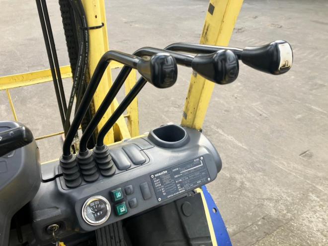 フォークリフトコマツ　中古　FD20T-17　建機