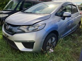 フィットハイブリッド　Fパッケージ 4WD 本州車 衝突軽減ブレーキあり 車検満タン渡し