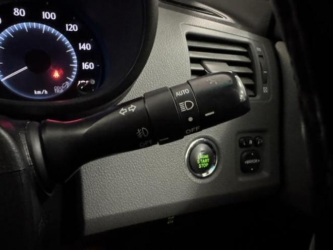 マークXジオ２４０エアリエル　本州仕入　禁煙車　ストラーダナビ　フルセグ地デジ　ＤＶＤ再生　バックカメラ　フロント＆リアスポイラー　社外１７インチＡＷ　社外１６ＡＷ＋スタッドレスタイヤ付　ＨＩＤヘッドライト　横滑り防止装置　ＥＴＣ 4WD 2400 5Dr