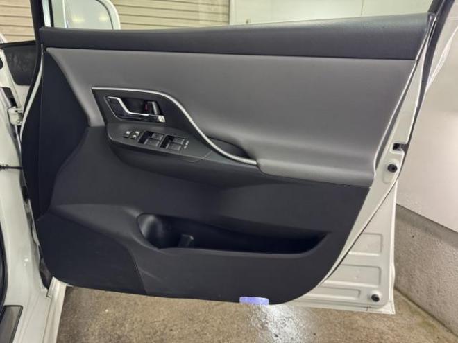 マークXジオ２４０エアリエル　本州仕入　禁煙車　ストラーダナビ　フルセグ地デジ　ＤＶＤ再生　バックカメラ　フロント＆リアスポイラー　社外１７インチＡＷ　社外１６ＡＷ＋スタッドレスタイヤ付　ＨＩＤヘッドライト　横滑り防止装置　ＥＴＣ 4WD 2400 5Dr