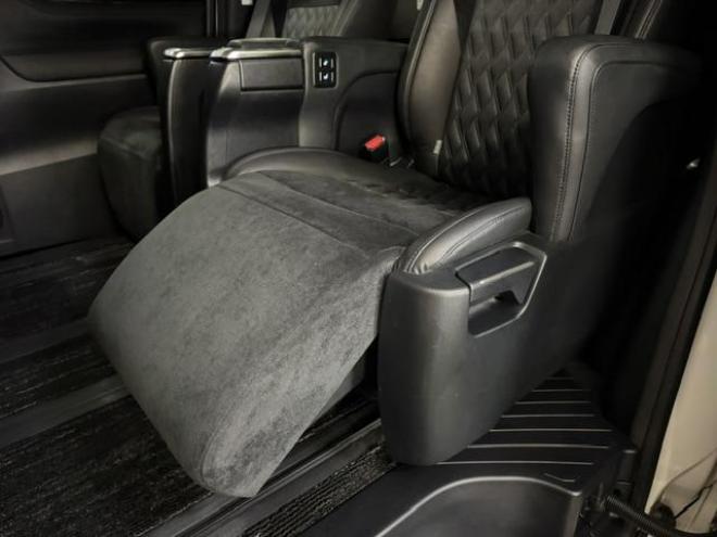 アルファード２．５Ｓ　Ｃパッケージ　本州仕入　寒冷地仕様　禁煙車　純正リアフリップダウンモニター　純正１８インチＡＷ　社外１６ＡＷ＋スタッドレスタイヤ付　両側パワースライドドア　パワーバックドア　純正エンジンスターター　前後ドラレコ 4WD 2500 5Dr