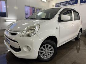 パッソ　１．０Ｘ　禁煙車　寒冷地仕様　ベンチシート　エンジンスターター　社外１３インチＡＷ　社外１３ＡＷ＋スタッドレスタイヤ付　フロントガラス熱線　キーレスキー　純正ドアバイザー　タイミングチェーン車　電動格納ミラー 4WD 1000 5Dr