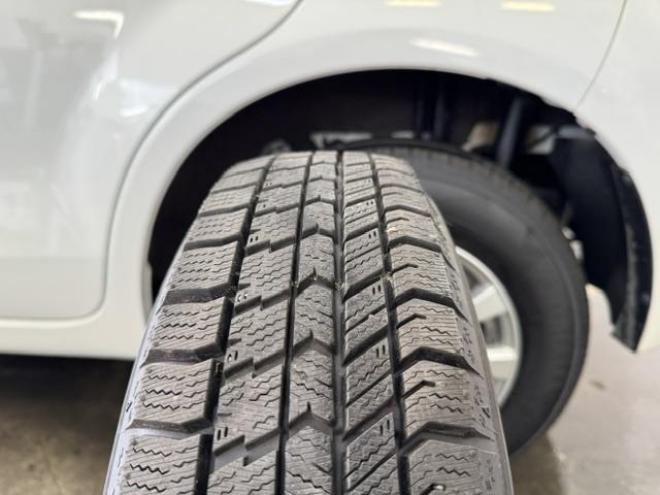 パッソ１．０Ｘ　禁煙車　寒冷地仕様　ベンチシート　エンジンスターター　社外１３インチＡＷ　社外１３ＡＷ＋スタッドレスタイヤ付　フロントガラス熱線　キーレスキー　純正ドアバイザー　タイミングチェーン車　電動格納ミラー 4WD 1000 5Dr